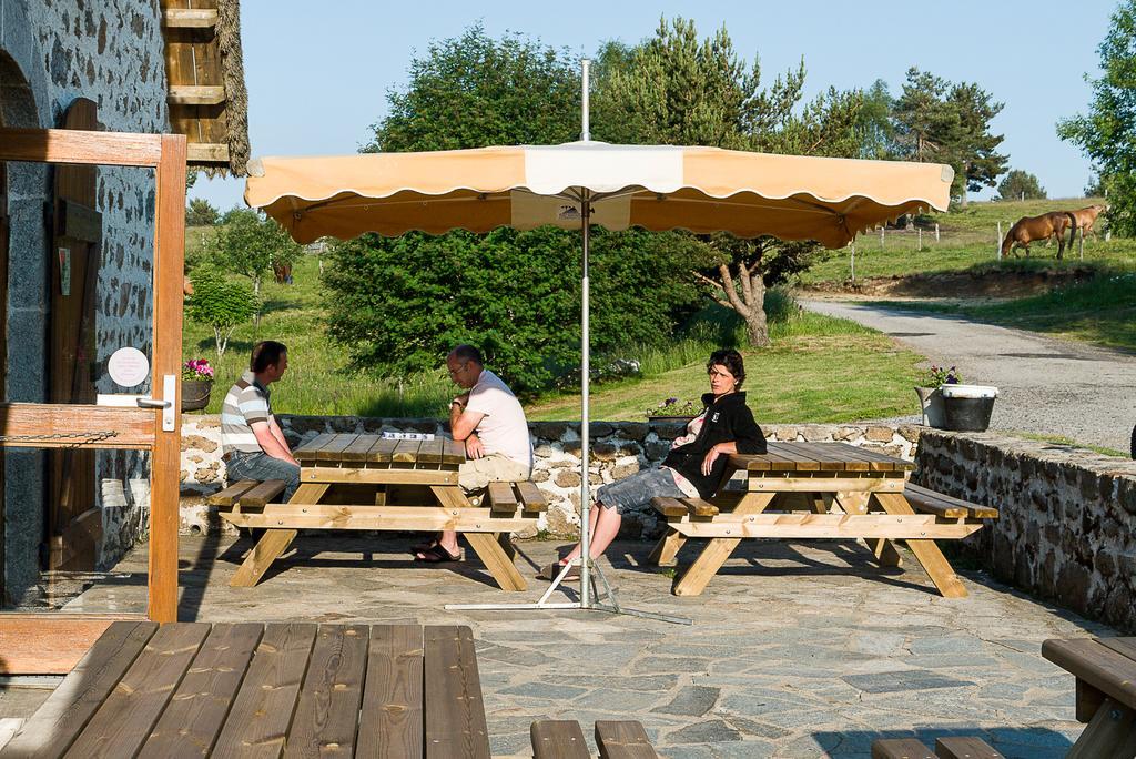 Le Jas Du Mas Hotel Saint-Anthème Екстериор снимка